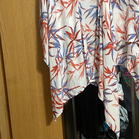 Forever 21 Contemporary size Medium tropical floral open front cover wrap shawl - Picture 3 of 7